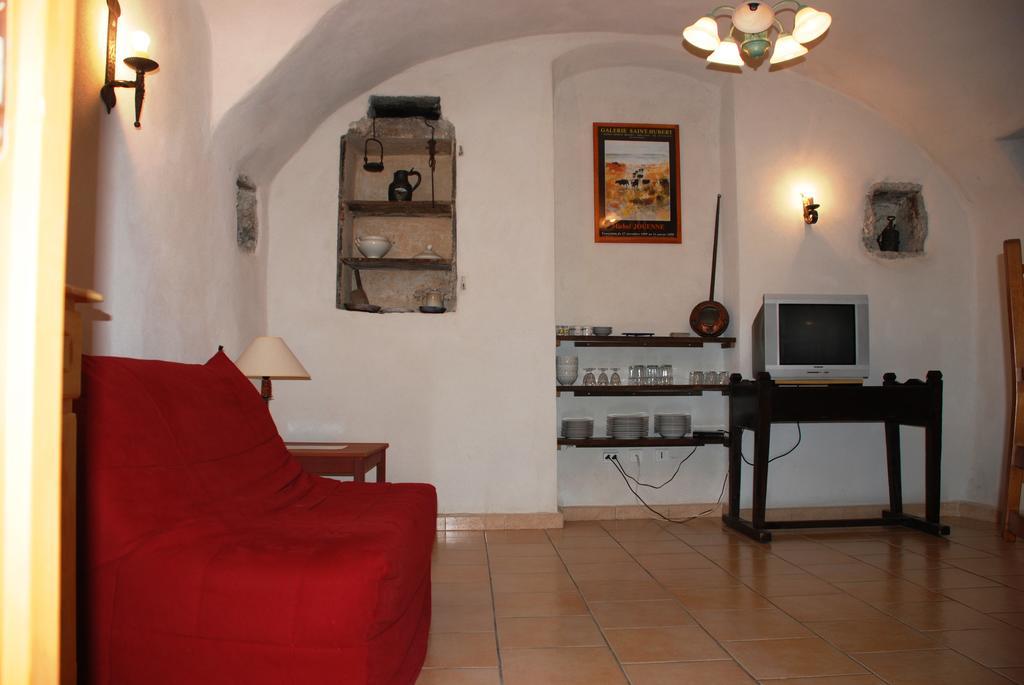 Bed and Breakfast Les Jardins Du Mas Evesque Rousson  Zimmer foto